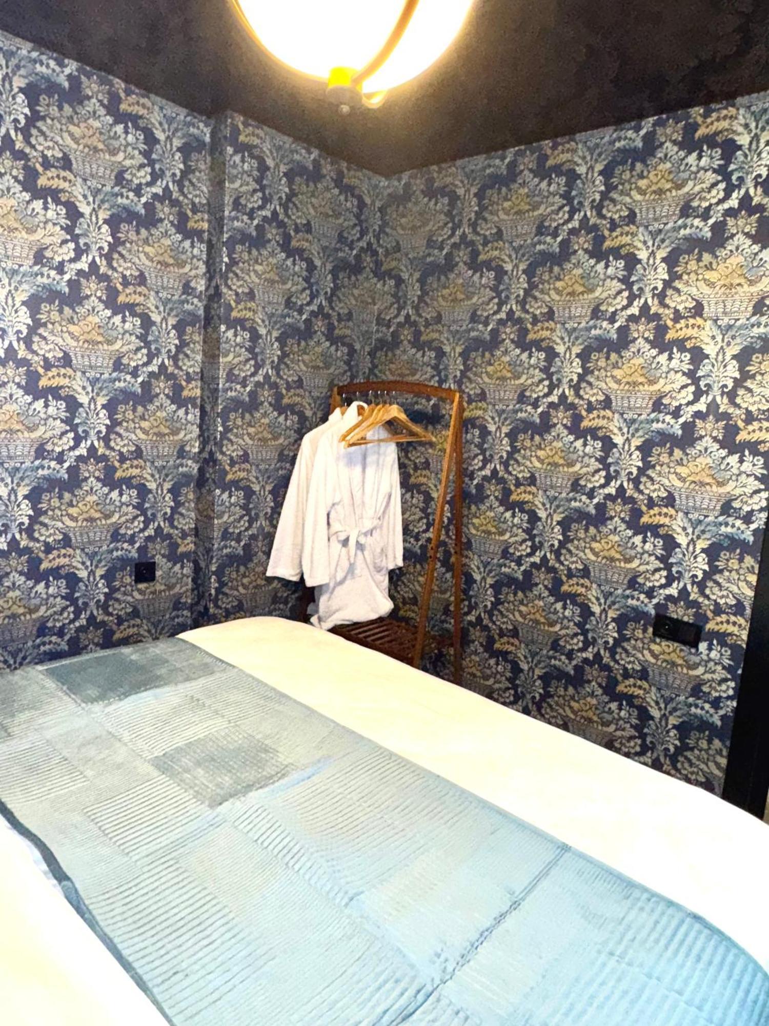 Cozy In Old *